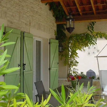 Countryside In Ardeche With Gorgeous Views 그로스피에르
